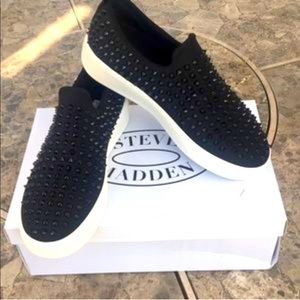 NEW STEVE MADDEN Baxon Black with Studs Sneakers NIB
